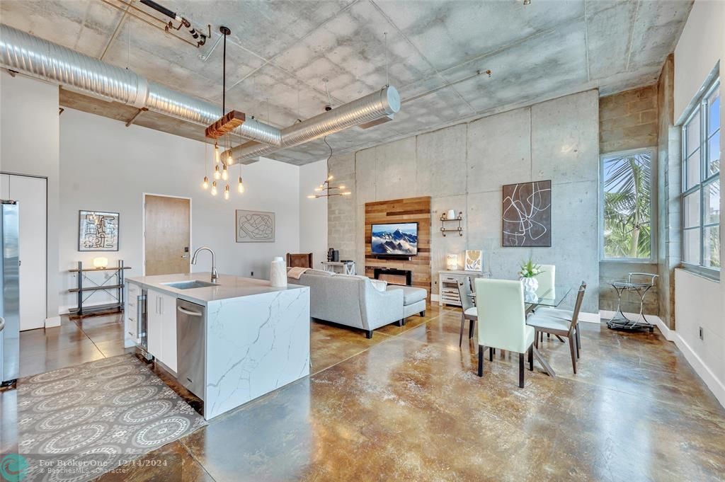 For Sale: $560,000 (1 beds, 1 baths, 1178 Square Feet)