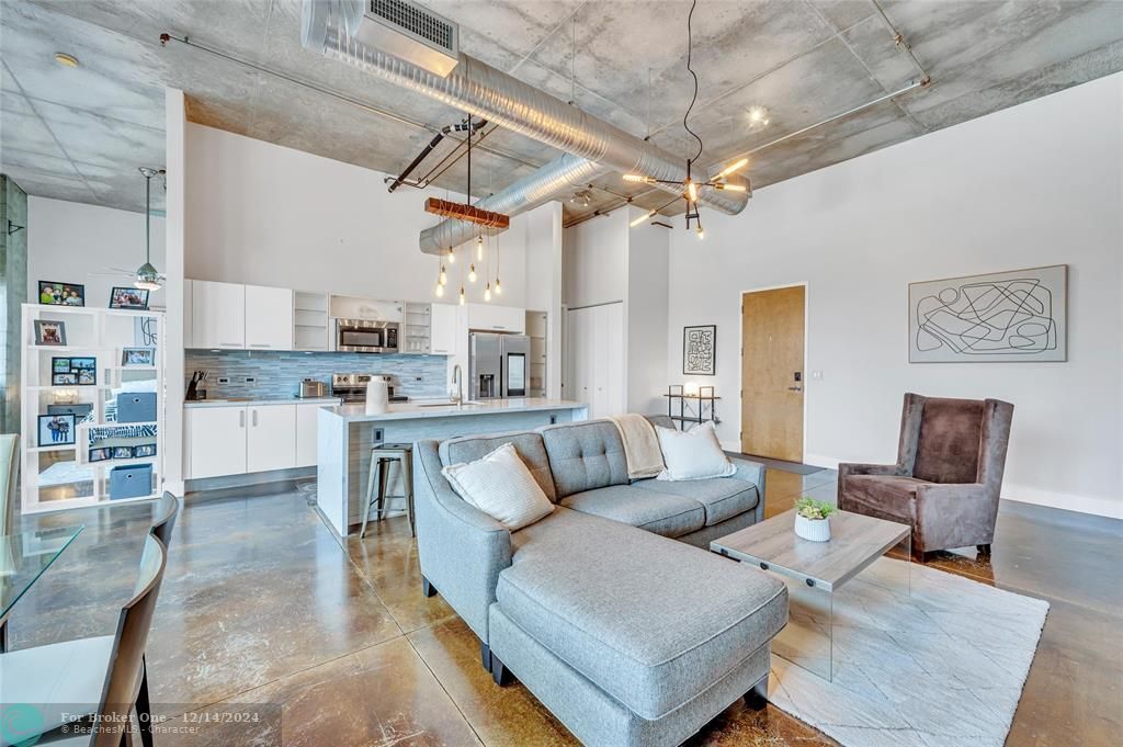 For Sale: $560,000 (1 beds, 1 baths, 1178 Square Feet)