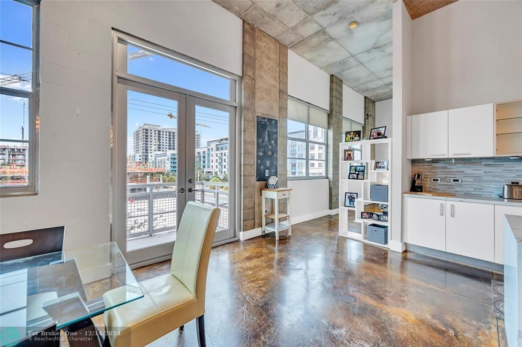 For Sale: $560,000 (1 beds, 1 baths, 1178 Square Feet)