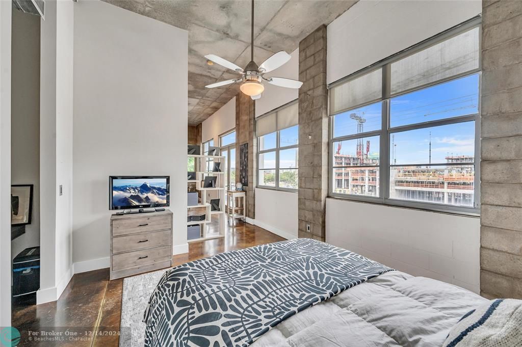 For Sale: $560,000 (1 beds, 1 baths, 1178 Square Feet)