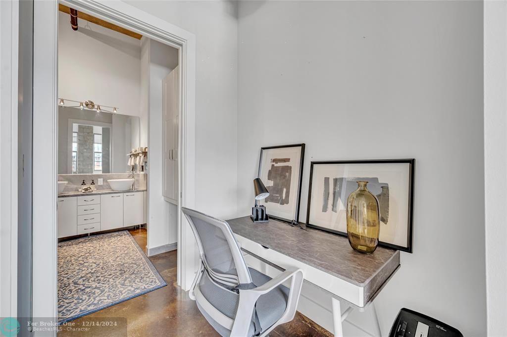 For Sale: $560,000 (1 beds, 1 baths, 1178 Square Feet)