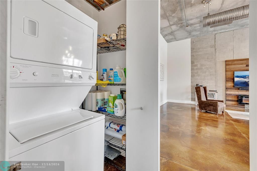 For Sale: $560,000 (1 beds, 1 baths, 1178 Square Feet)