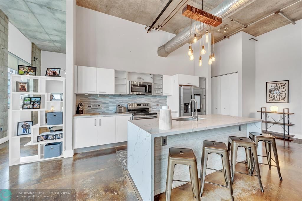 For Sale: $560,000 (1 beds, 1 baths, 1178 Square Feet)