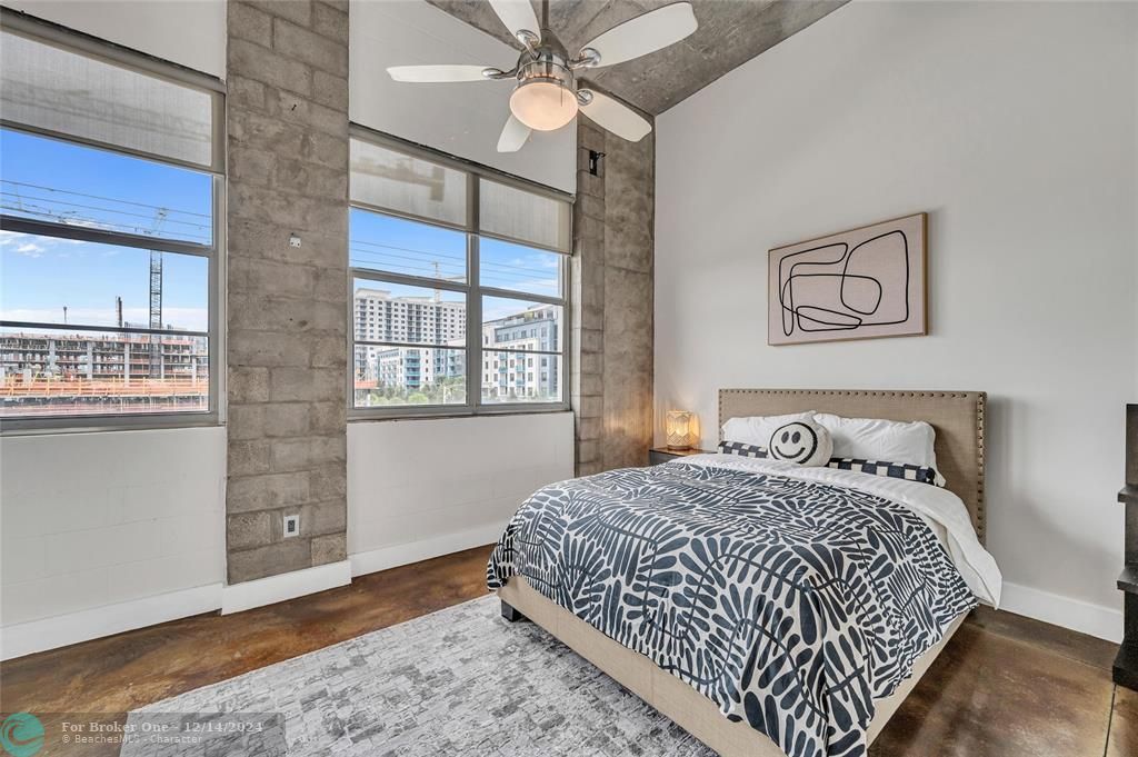 For Sale: $560,000 (1 beds, 1 baths, 1178 Square Feet)