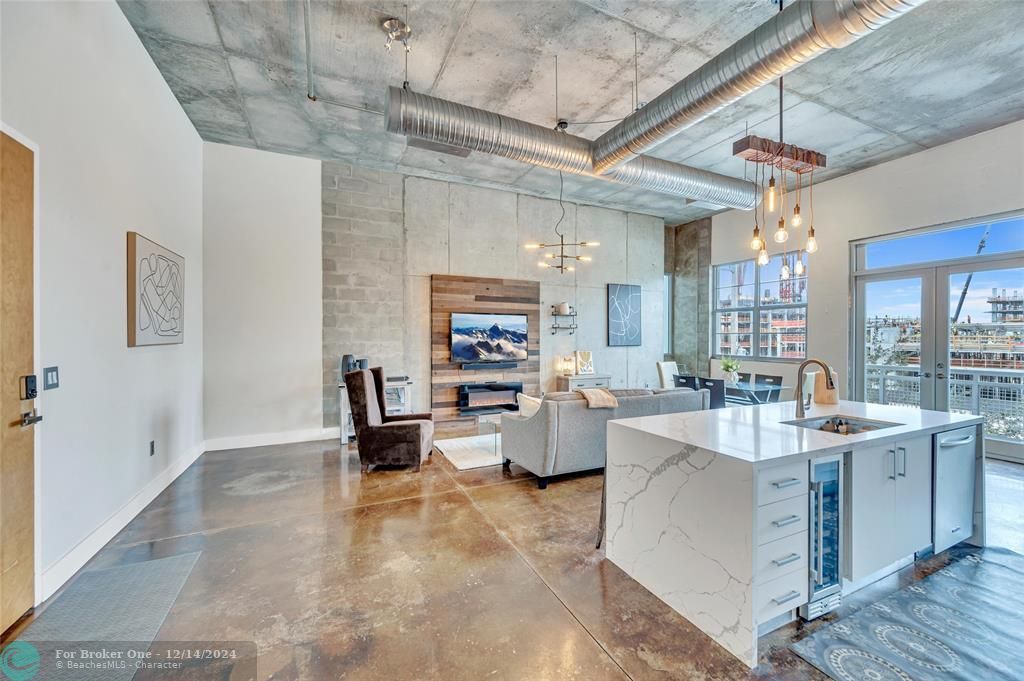 For Sale: $560,000 (1 beds, 1 baths, 1178 Square Feet)