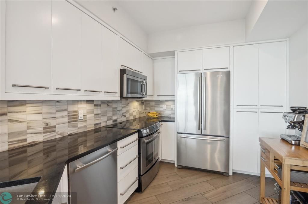 For Sale: $839,000 (2 beds, 2 baths, 1529 Square Feet)