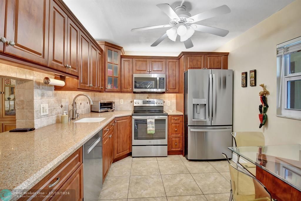 For Sale: $199,900 (2 beds, 2 baths, 1153 Square Feet)