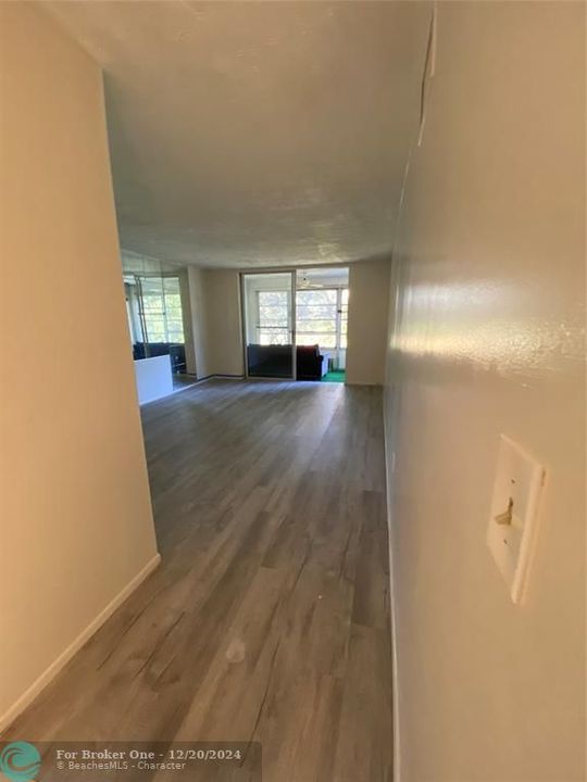 For Sale: $147,000 (1 beds, 1 baths, 960 Square Feet)