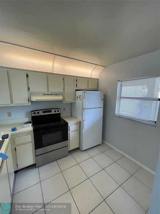 For Rent: $1,800 (2 beds, 2 baths, 857 Square Feet)