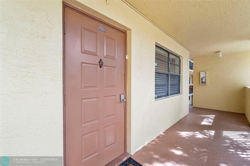 For Rent: $2,500 (3 beds, 2 baths, 1355 Square Feet)