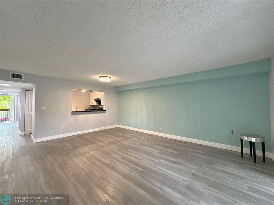 For Rent: $2,500 (3 beds, 2 baths, 1355 Square Feet)