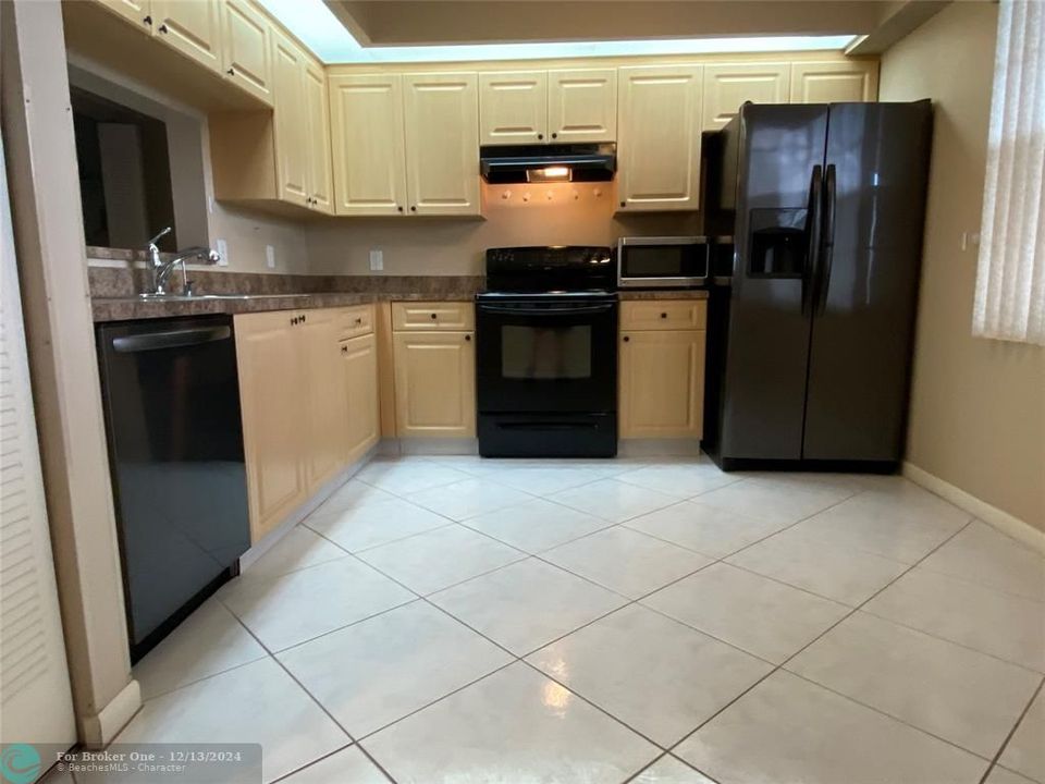 For Sale: $189,777 (1 beds, 1 baths, 980 Square Feet)