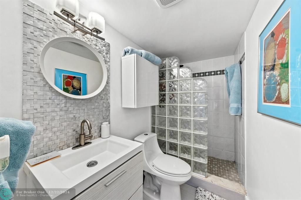 For Sale: $263,000 (2 beds, 2 baths, 960 Square Feet)