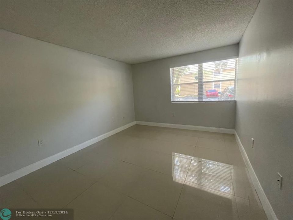 For Rent: $2,200 (2 beds, 2 baths, 1084 Square Feet)