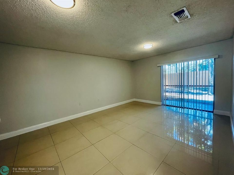 For Rent: $2,200 (2 beds, 2 baths, 1084 Square Feet)