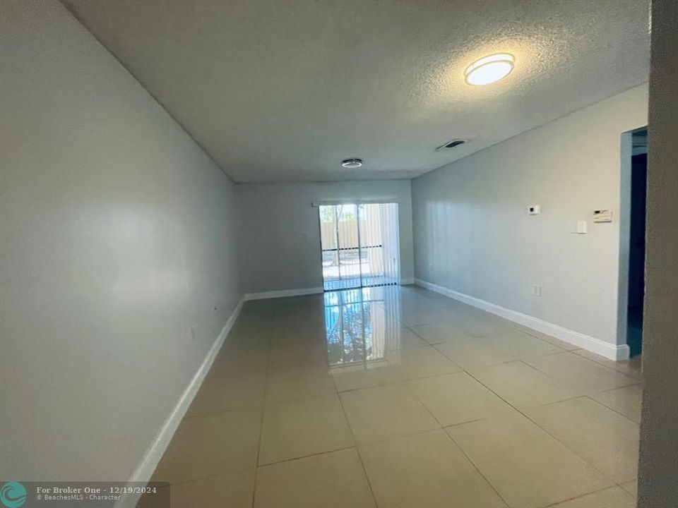 For Rent: $2,200 (2 beds, 2 baths, 1084 Square Feet)