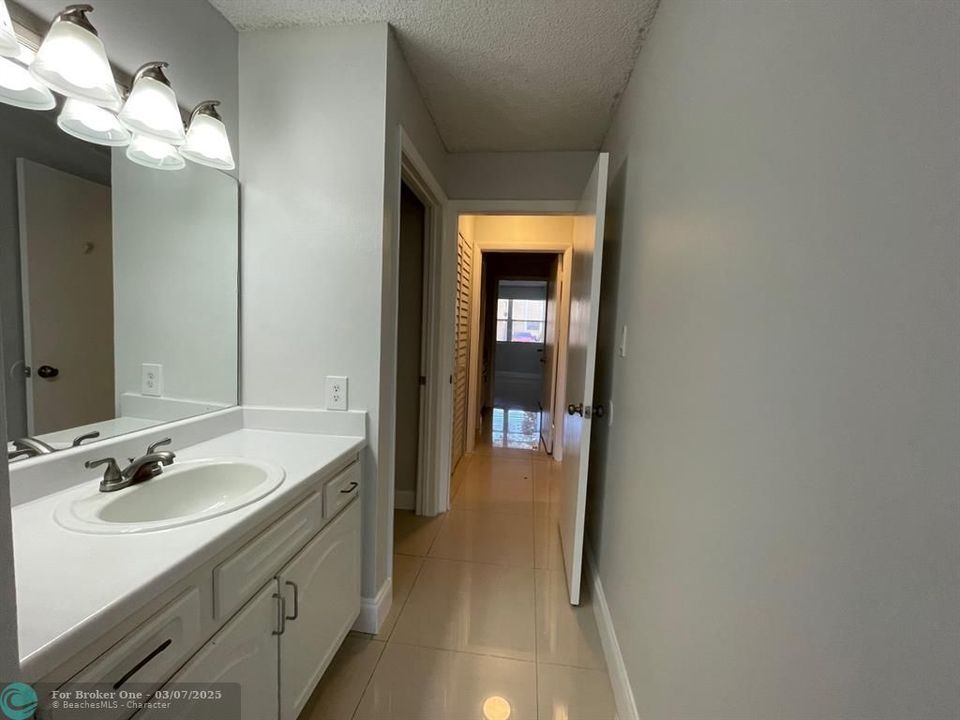 For Rent: $2,200 (2 beds, 2 baths, 1084 Square Feet)