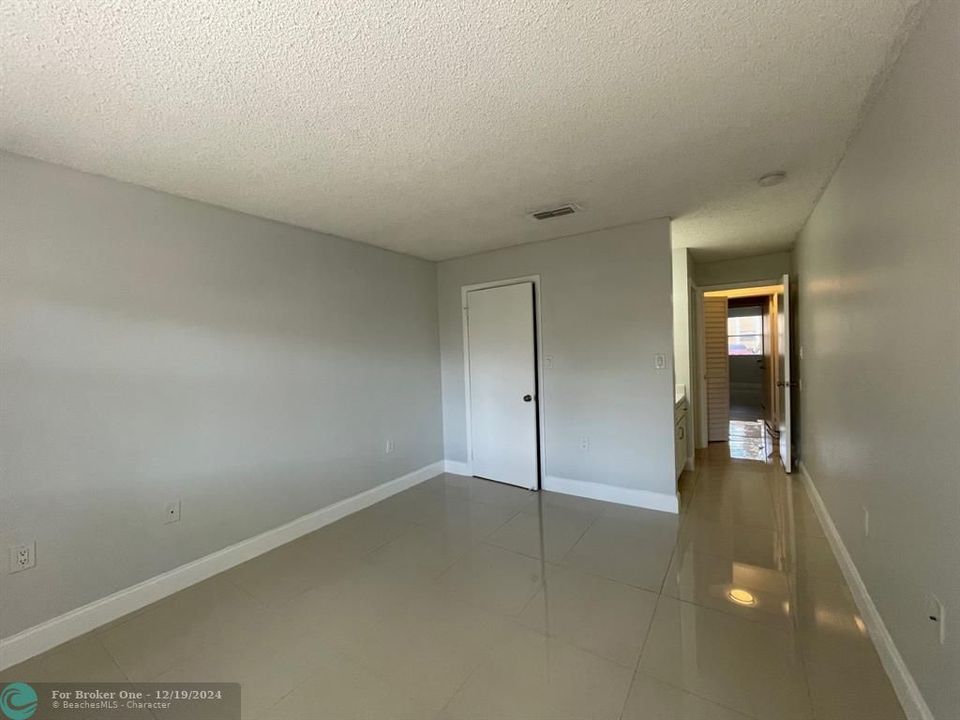 For Rent: $2,200 (2 beds, 2 baths, 1084 Square Feet)