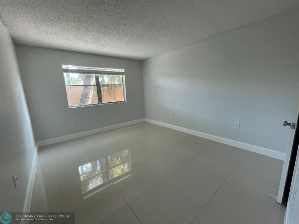 For Rent: $2,200 (2 beds, 2 baths, 1084 Square Feet)