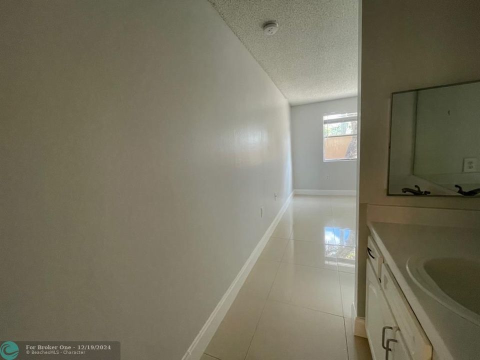 For Rent: $2,200 (2 beds, 2 baths, 1084 Square Feet)