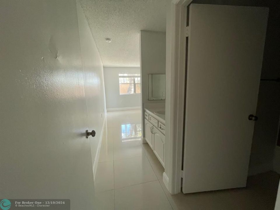 For Rent: $2,200 (2 beds, 2 baths, 1084 Square Feet)