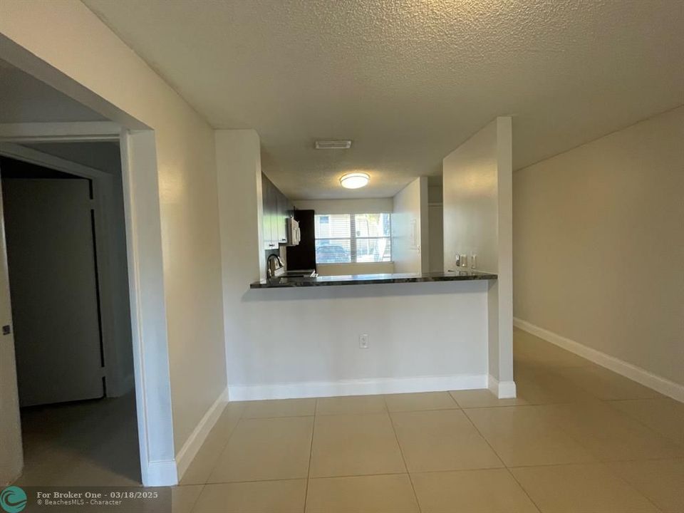 For Rent: $2,200 (2 beds, 2 baths, 1084 Square Feet)