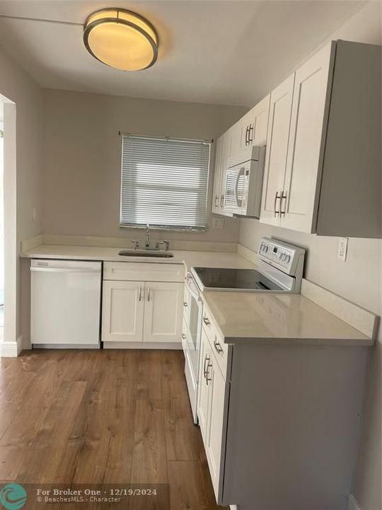 For Rent: $2,150 (2 beds, 2 baths, 850 Square Feet)