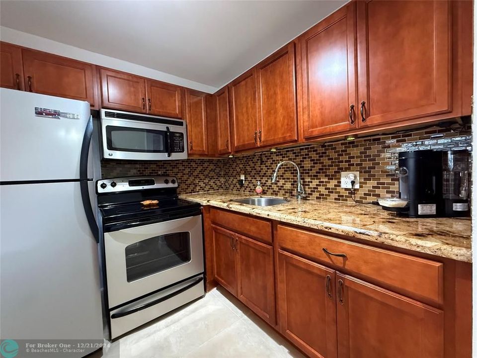 For Sale: $127,800 (1 beds, 1 baths, 600 Square Feet)