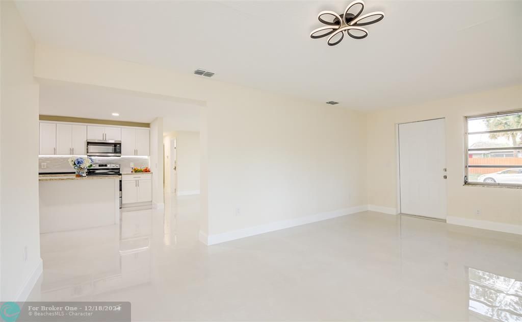 For Sale: $389,000 (3 beds, 2 baths, 1512 Square Feet)