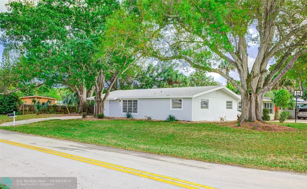 For Sale: $389,000 (3 beds, 2 baths, 1512 Square Feet)