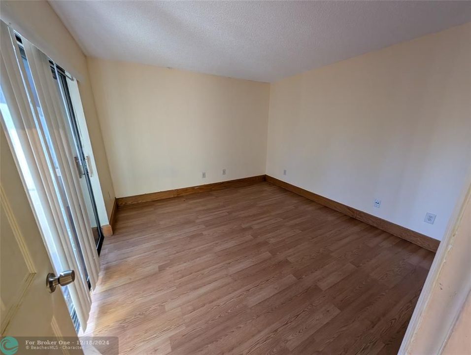 For Rent: $2,250 (2 beds, 1 baths, 1328 Square Feet)