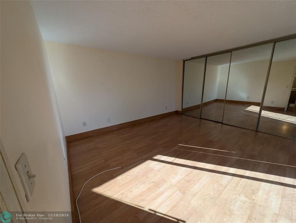 For Rent: $2,250 (2 beds, 1 baths, 1328 Square Feet)