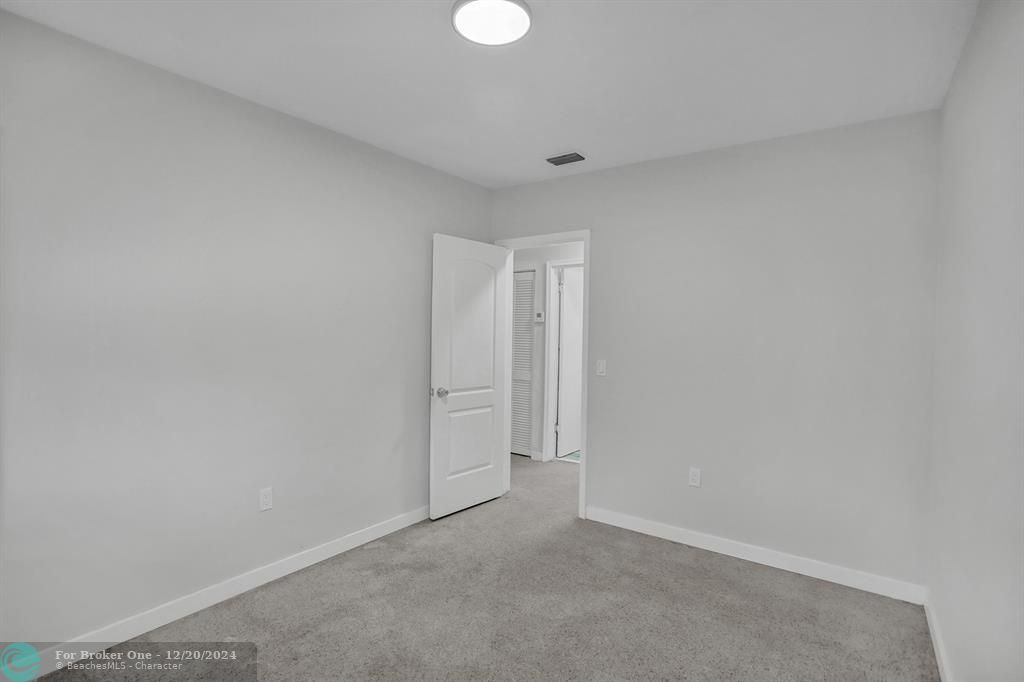 For Rent: $2,950 (3 beds, 1 baths, 999 Square Feet)