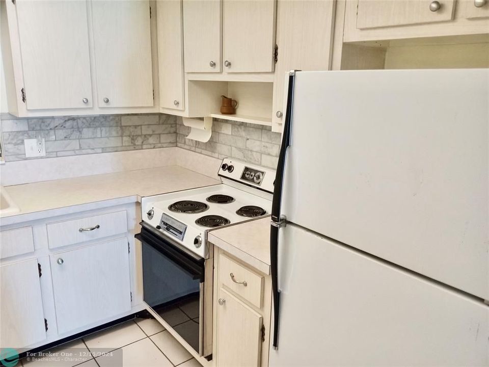 For Sale: $134,900 (2 beds, 1 baths, 815 Square Feet)