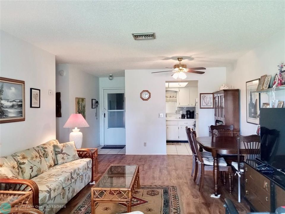 For Sale: $134,900 (2 beds, 1 baths, 815 Square Feet)