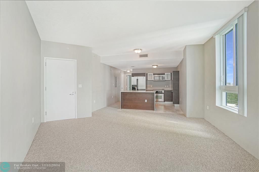 For Sale: $435,000 (1 beds, 1 baths, 794 Square Feet)