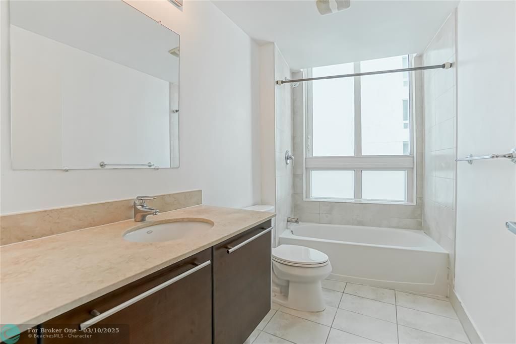 For Sale: $435,000 (1 beds, 1 baths, 794 Square Feet)