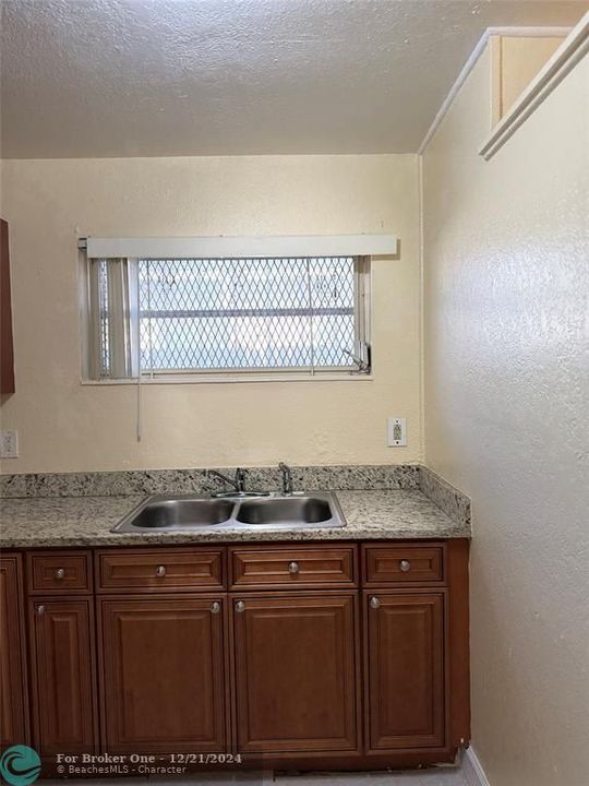 For Sale: $2,295 (3 beds, 2 baths, 2198 Square Feet)