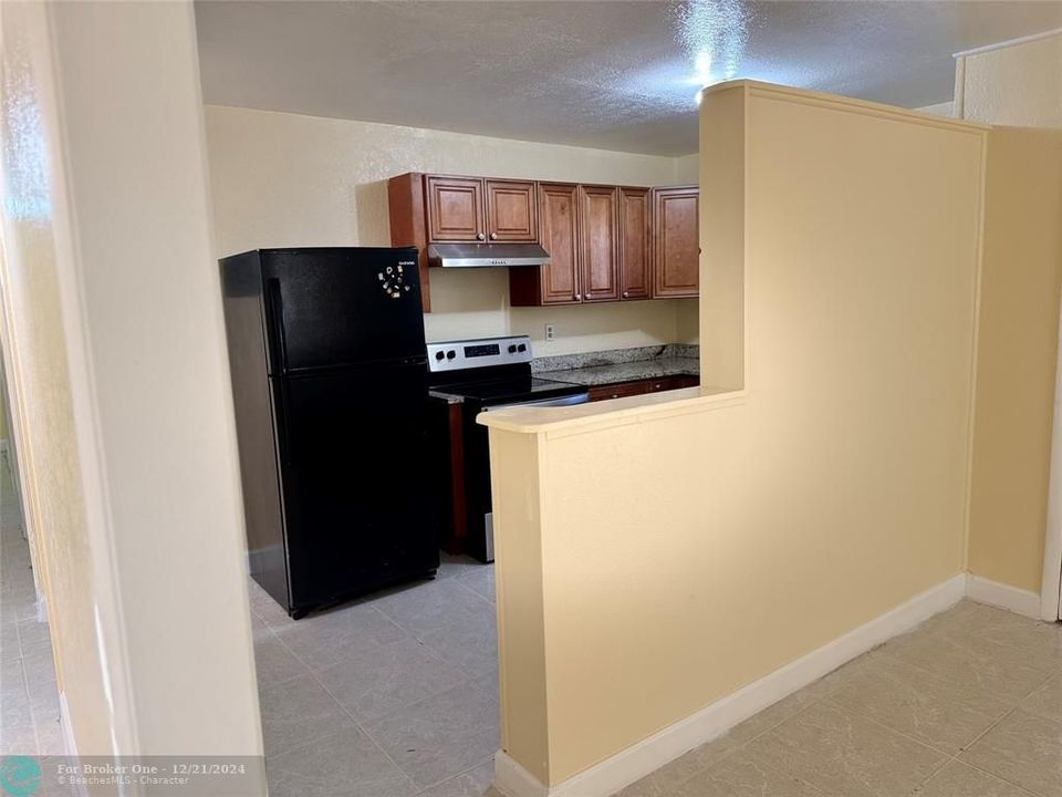 For Sale: $2,295 (3 beds, 2 baths, 2198 Square Feet)