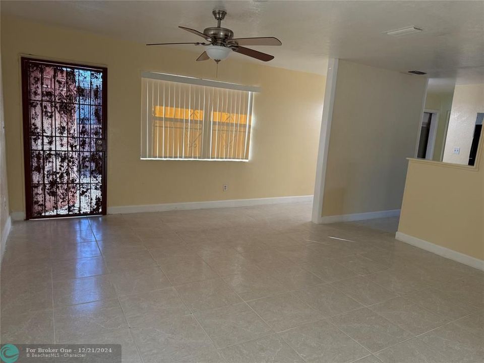 For Sale: $2,295 (3 beds, 2 baths, 2198 Square Feet)