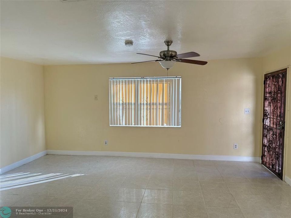 For Sale: $2,295 (3 beds, 2 baths, 2198 Square Feet)