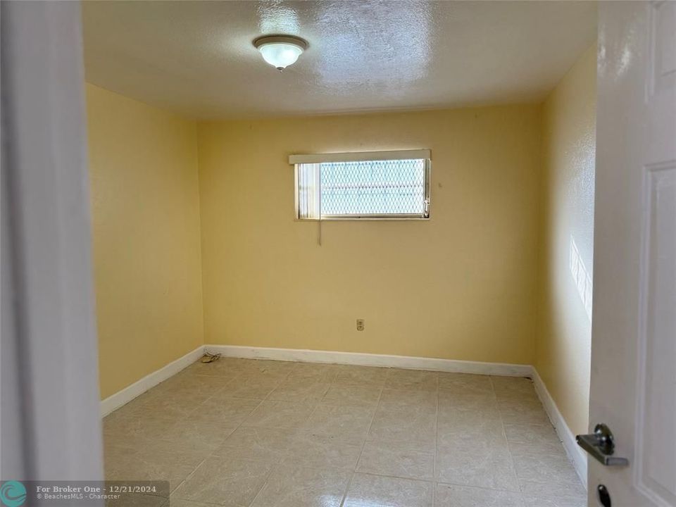 For Sale: $2,295 (3 beds, 2 baths, 2198 Square Feet)