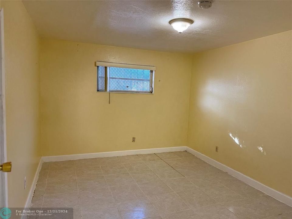 For Sale: $2,295 (3 beds, 2 baths, 2198 Square Feet)