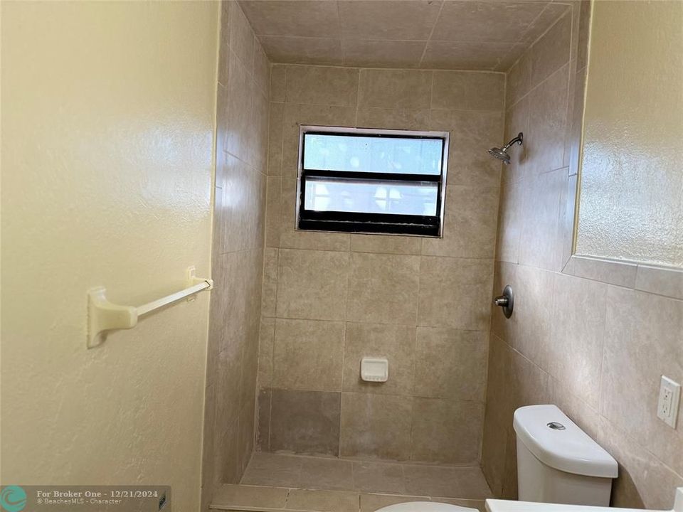 For Sale: $2,295 (3 beds, 2 baths, 2198 Square Feet)