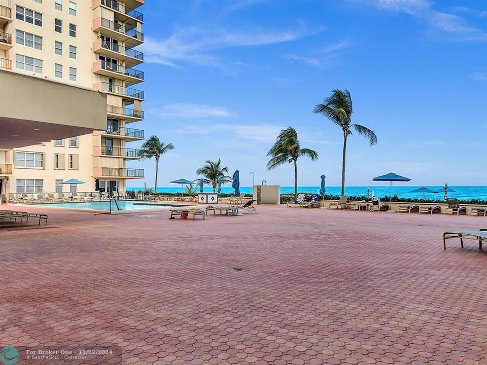 Recently Sold: $800,000 (2 beds, 2 baths, 1200 Square Feet)