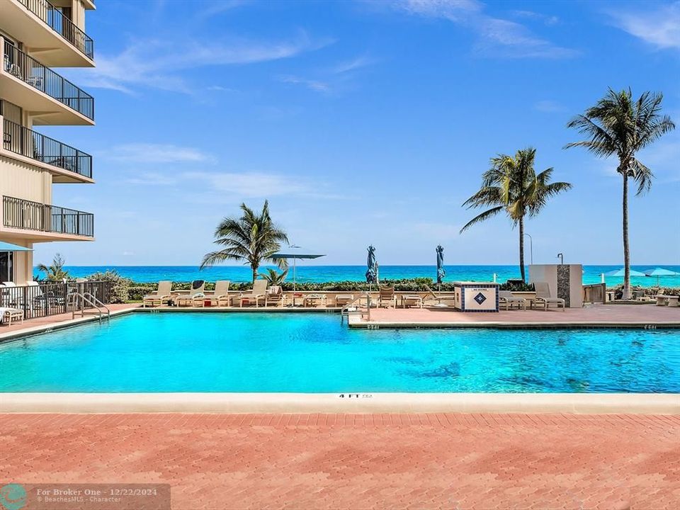 Recently Sold: $800,000 (2 beds, 2 baths, 1200 Square Feet)