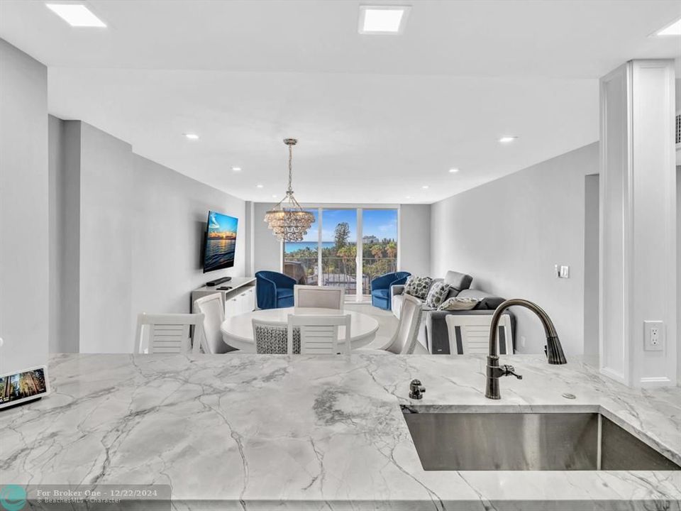 Recently Sold: $800,000 (2 beds, 2 baths, 1200 Square Feet)