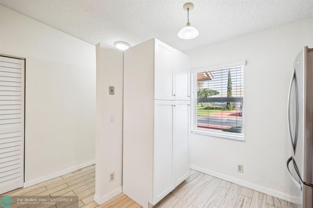 For Sale: $325,000 (2 beds, 2 baths, 1022 Square Feet)