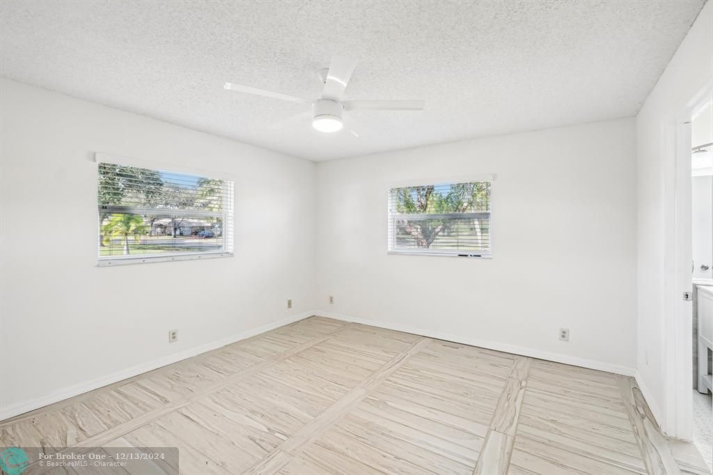 For Sale: $325,000 (2 beds, 2 baths, 1022 Square Feet)