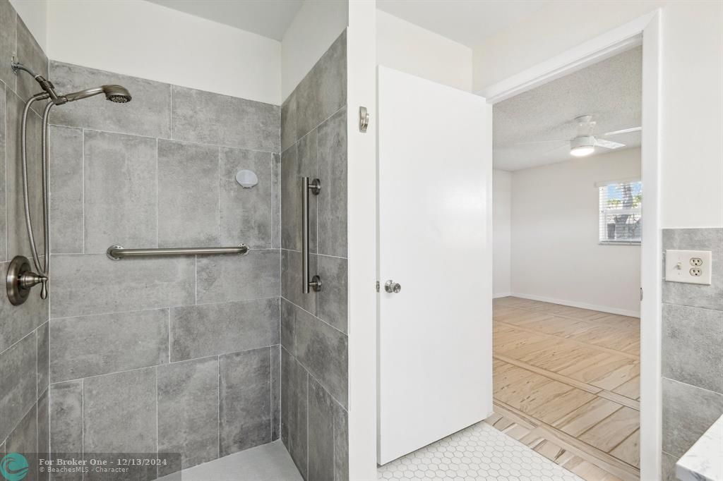 For Sale: $325,000 (2 beds, 2 baths, 1022 Square Feet)